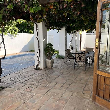 Toni'S Cottage Graaff Reinet Exterior photo