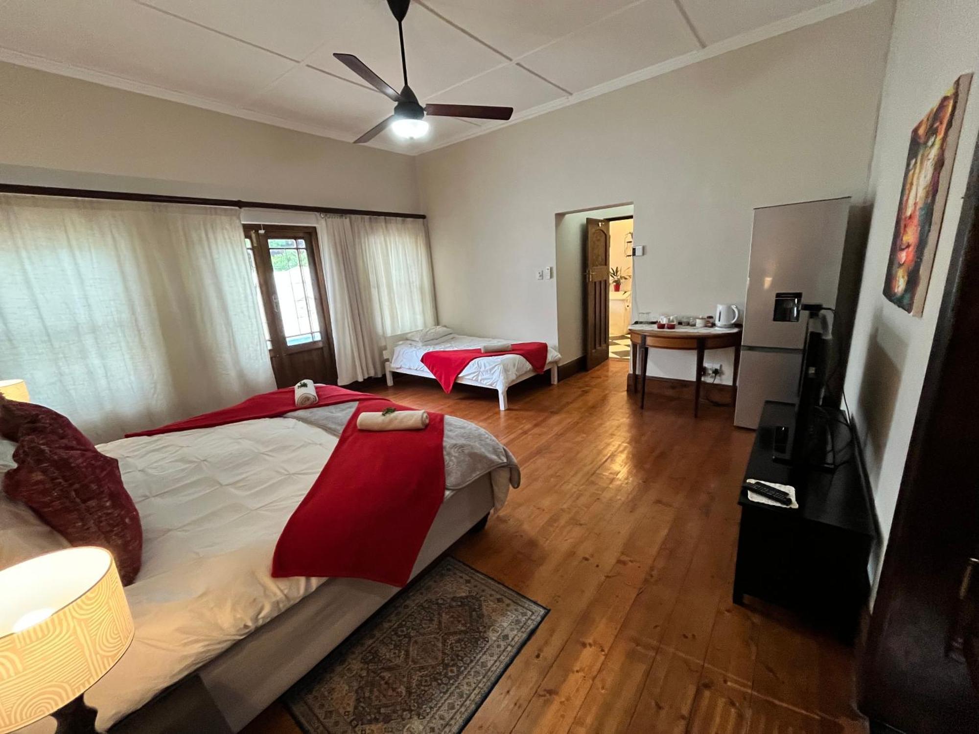 Toni'S Cottage Graaff Reinet Exterior photo